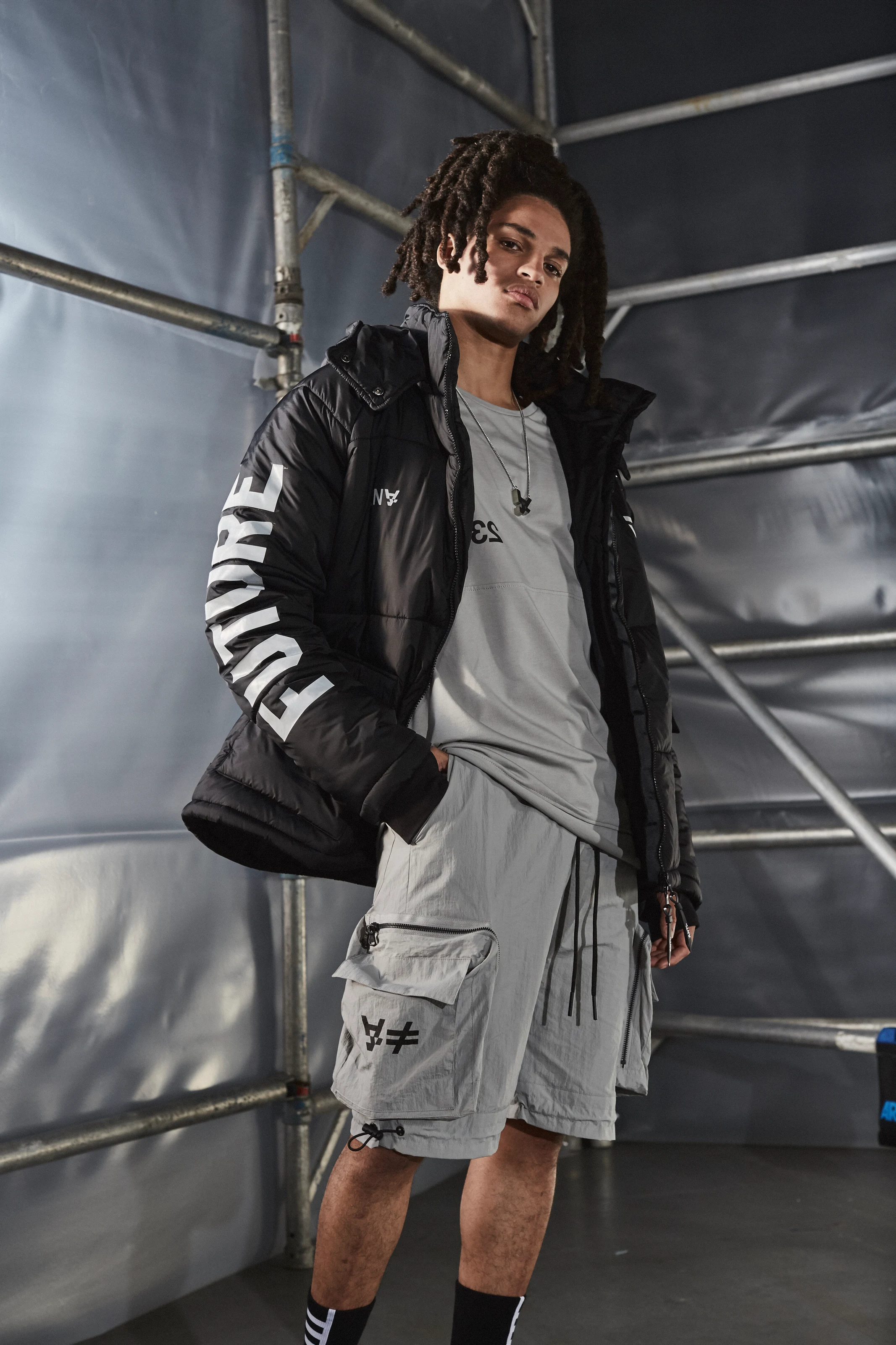 FUTURE PUFFER JACKET w/ FUTURE CARGO SHORT